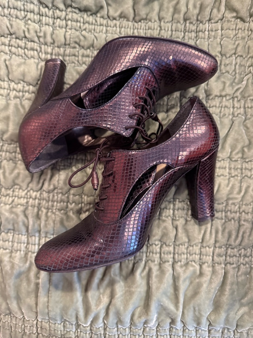 Stuart Weitzman Deep Burgundy Snake-Embossed cutout sizes Lace-Up Heels 5.5 / 6